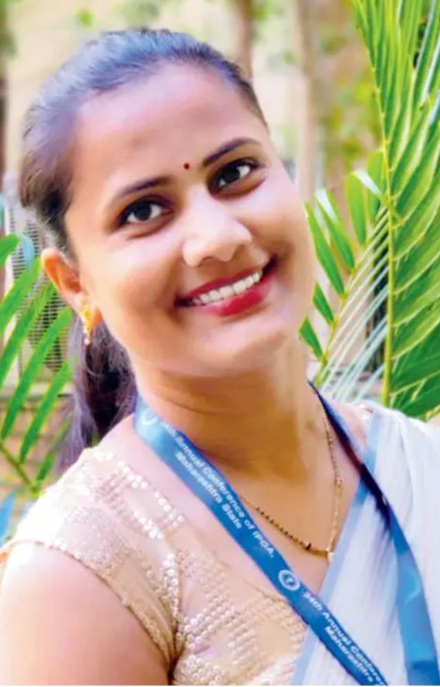 Nutritionist of The Yoga Institute, Priyanka Kumar says, “Start small by choosing no-brainer, low-maintenance plants such as tomatoes, green beans & spinach