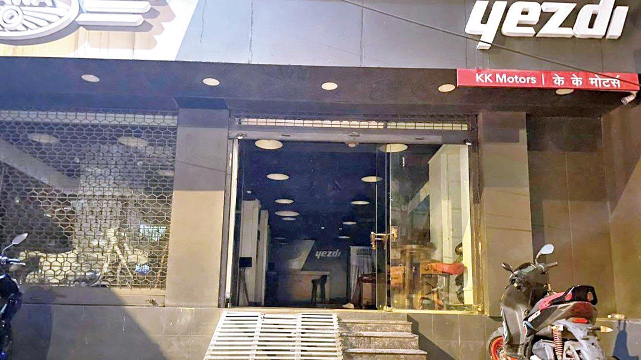 Mumbai: JAWA bike dealer shuts shop without delivery
