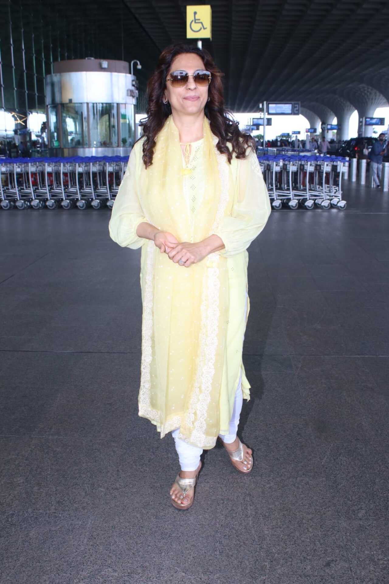 Juhi Chawla gave a sweet smile as she posed for the paparazzi at the airport