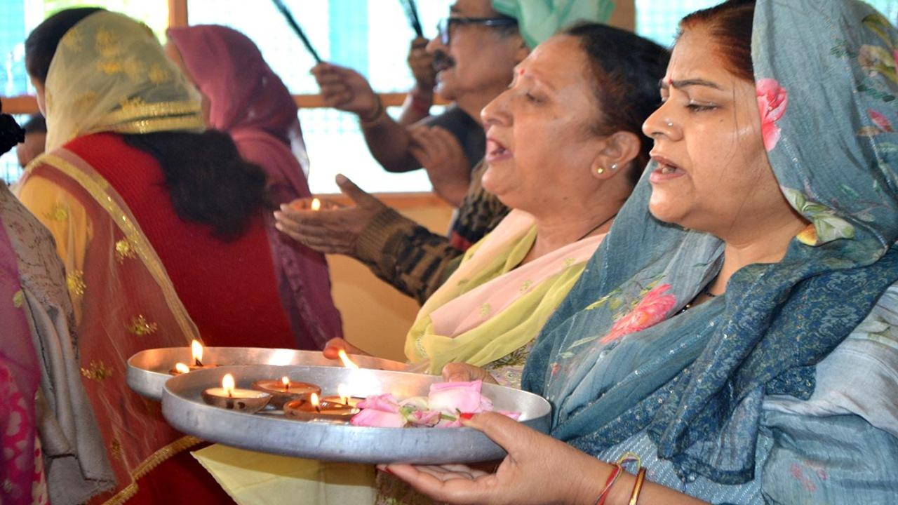 The biggest celebration and puja were organised at the Ganpatyar temple in the Habba Kadal area of the city