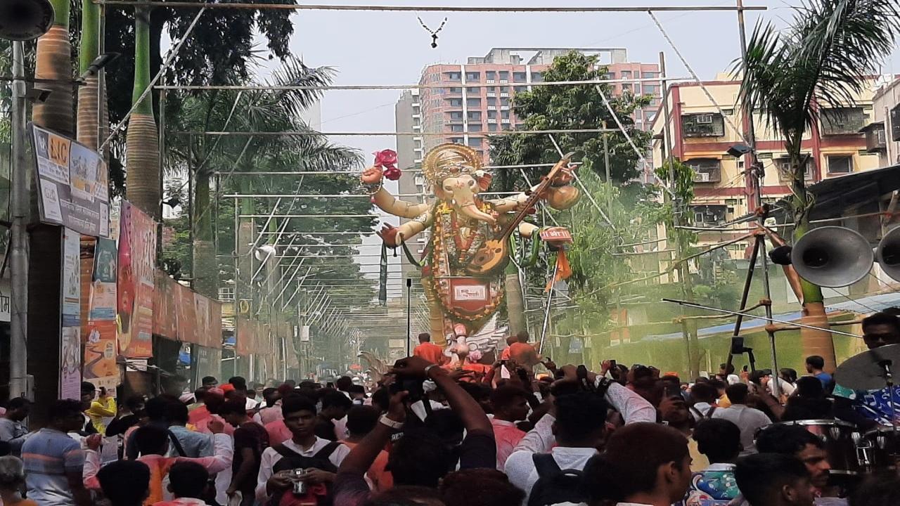 According to the Brihanmumbai Municipal Corporation, as many as 1,65,964 idols, including several household idols, 'sarvajanik' (public) ones and idols of Goddess Gauri, were immersed in various water bodies here including artificial ponds till the seventh day of the festival