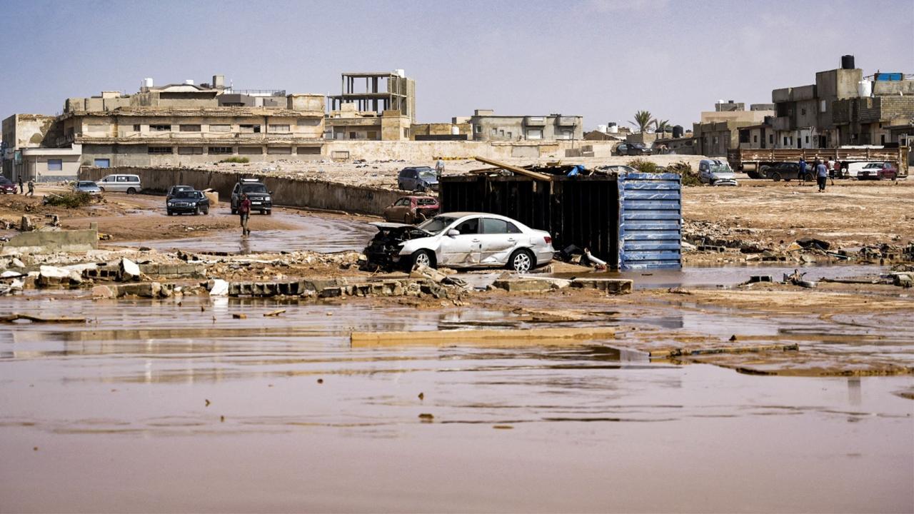 Libya floods: Rescuers retrieve hundreds of bodies as 10,000 reported missing