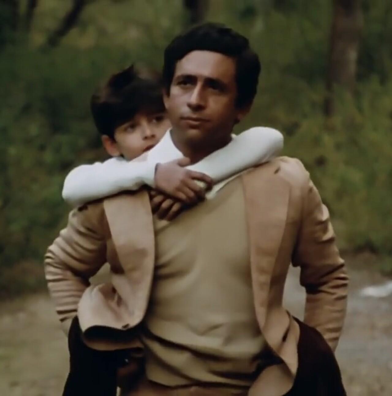 Masoom (1983)
The film that marked the directorial debut of Shekhar Kapur is an adaptation of the 1980 novel 'Man, Woman and Child' by Erich Segal which was also adapted into a Malayalam movie Olangal and an American movie Man, Woman and Child. The film stars Naseeruddin Shah and Shabana Azmi in lead roles along with Tanuja, Supriya Pathak and Saeed Jaffrey. It features Jugal Hansraj, Aradhana and Urmila Matondkar as child actors