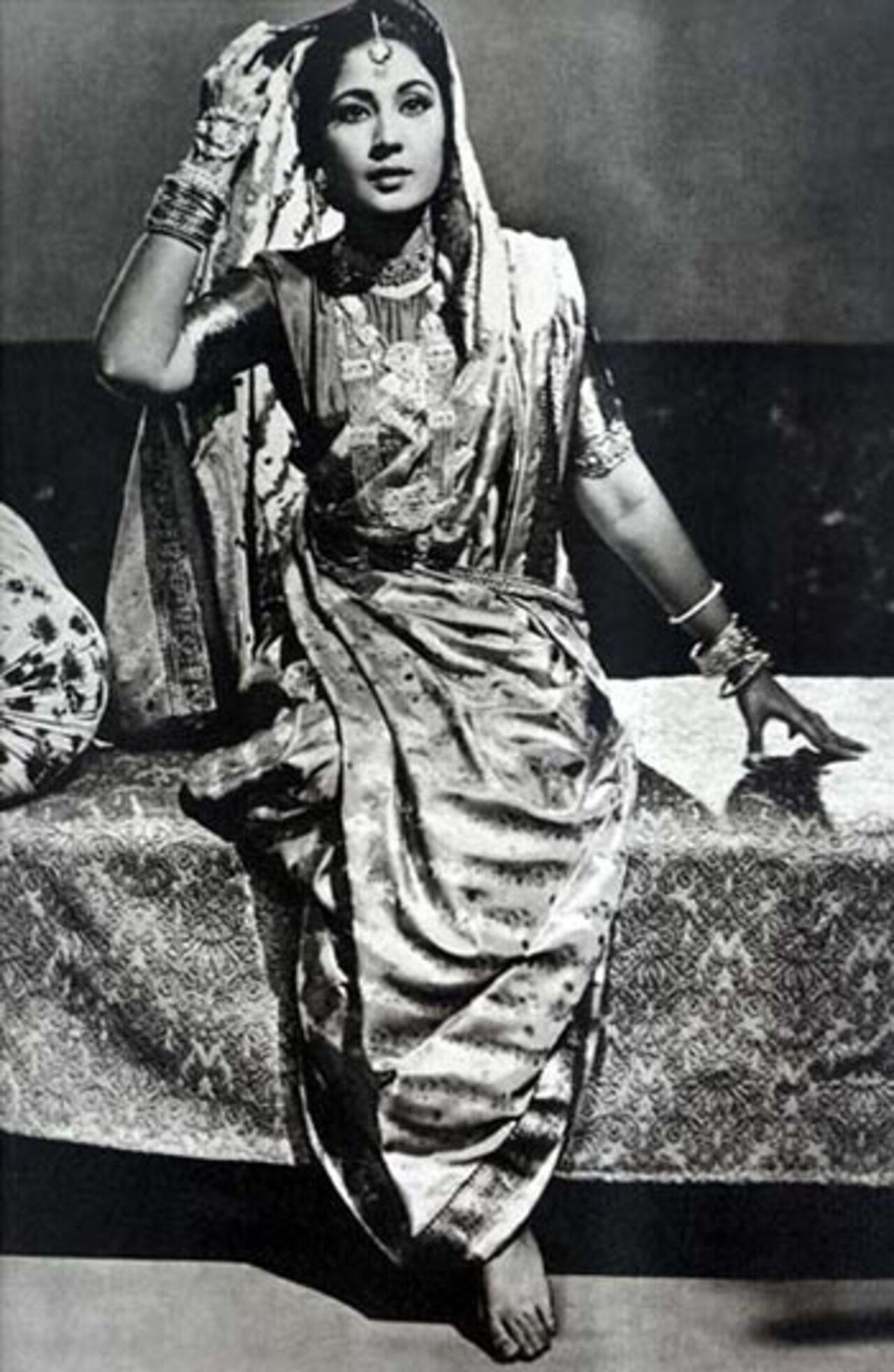 Meena Kumari in 'Saheb, Biwi Aur Ghulam'
In 'Saheb Biwi Aur Ghulam', Meena Kumari elegantly showcased the timeless allure of rich silk sarees, reinforcing their enduring place in fashion.