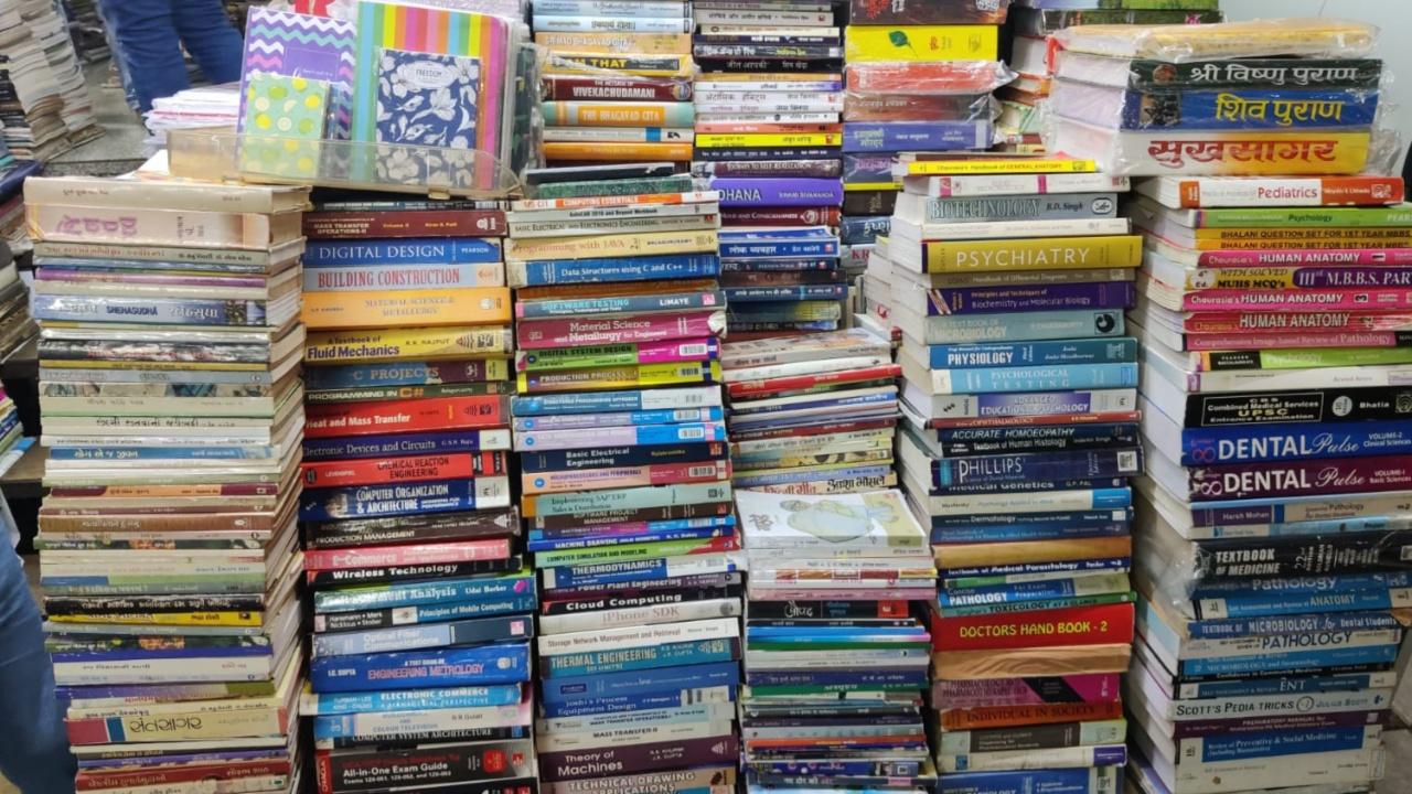 While most bookstores and stalls in several parts of Mumbai are struggling to earn a profit, Pethani Book Centre is one of the few that seems to be flourishing. In a day, the bookstore receives around 150-200 customers who definitely purchase at least one book.