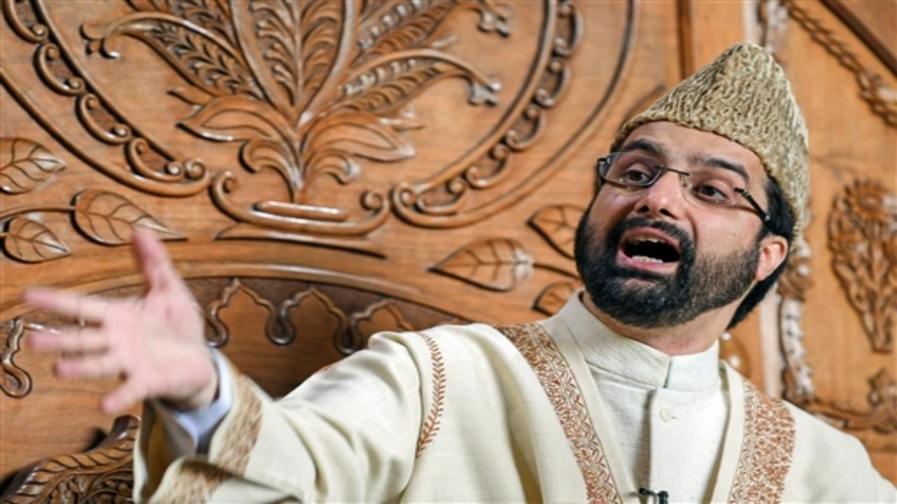 Another former chief minister, Mehbooba Mufti, also welcomed the Mirwaiz's release. 