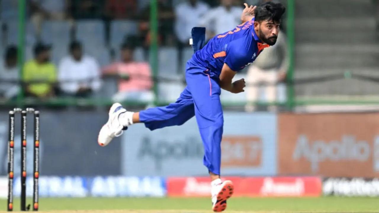 During the final match of the recently concluded Asia Cup 2023 between India and Sri Lanka, India bowled out Sri Lanka for 50 runs. The man behind this miracle was Mohammed Siraj. He took 6 wickets for 21 runs. He dismissed Nissanka, Mendis, Samarawickrama, Asalanka, Shanaka and de Silva