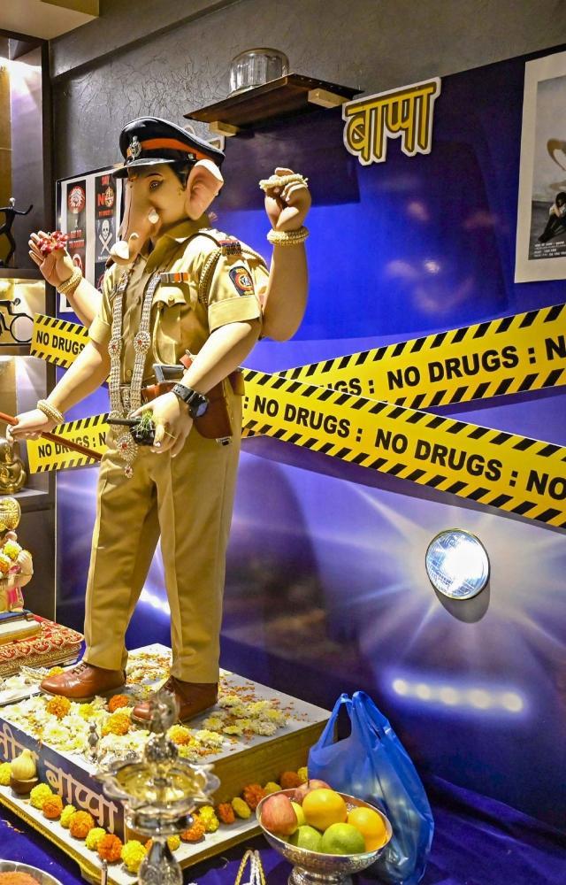 Mumbai`s `Police Bappa`