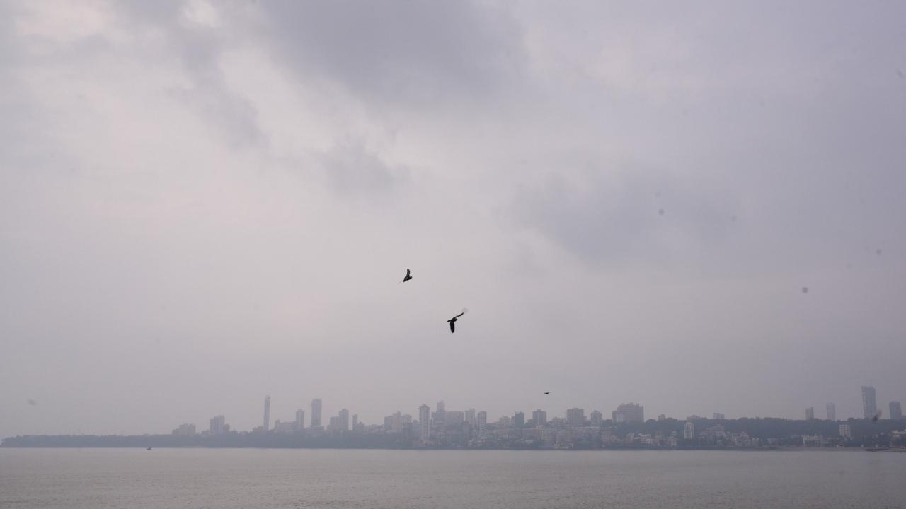 IN PHOTOS: Mumbai witnesses rains, dark clouds