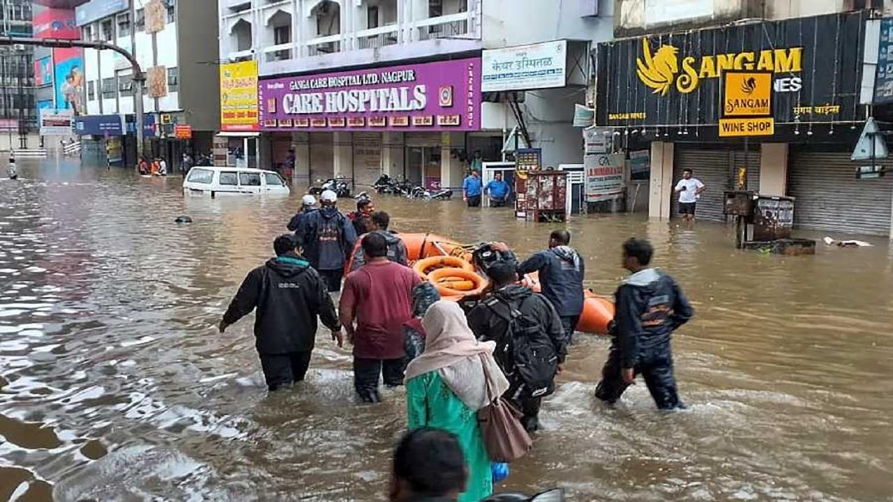 Maharashtra: Heavy rains flood several areas in Nagpur; 180 rescued