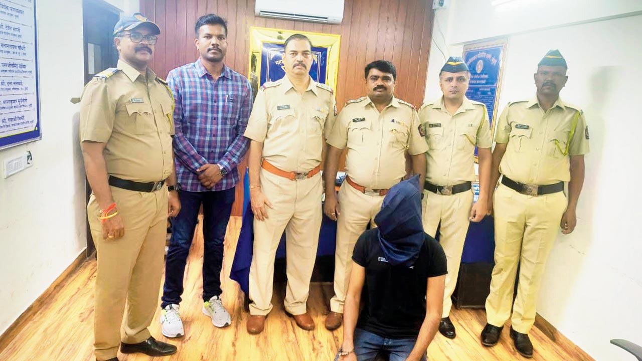 The Sakinaka police with Navin Ranjan