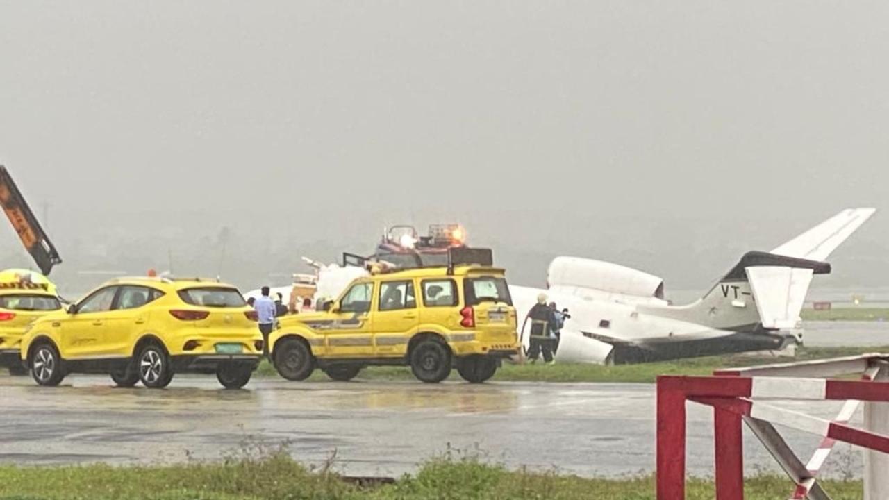 The civic body further said, the Mumbai Fire Brigade officials, local police officials, 108 ambulance and other official staff were rushed to the airport
