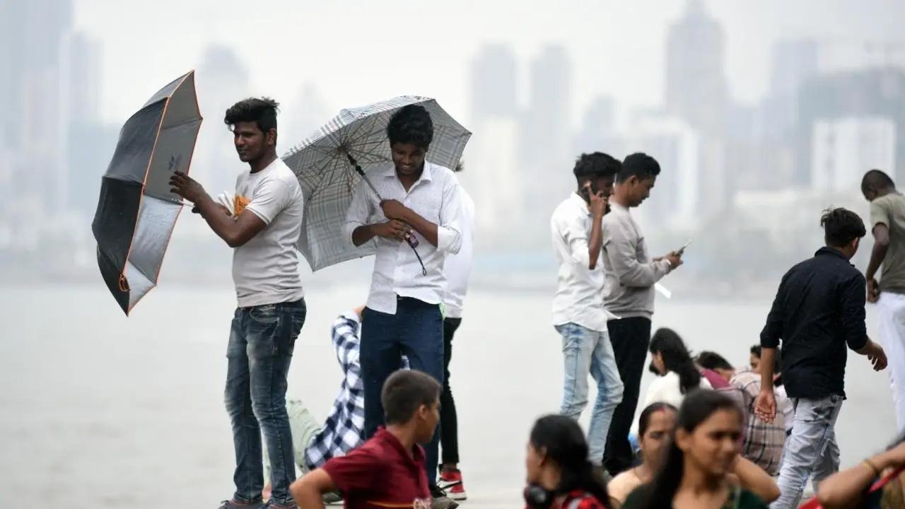 Mumbai weather update: Cloudy skies with moderate rainfall