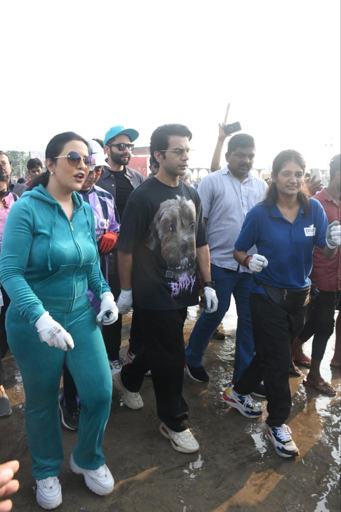 Rajkummar Rao joined in on the massive beach clean-up that took place today in Mumbai