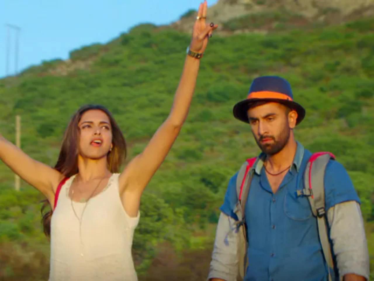 'Safarnama' from 'Tamasha' is one of Lucky Ali's most loved songs. The song has captivated the hearts of music enthusiasts. This song is known for its soothing and soulful composition
 