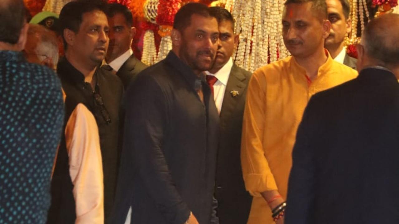 Ganesh Chaturthi 2023: Salman Khan looks dashing in ethnic at Ambanis' puja