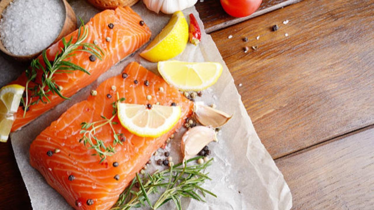 Fish:Eat fish, salmon, sardines or tuna at least once or twice a week. Fish contains selenium that keeps the skin looking youthful, diminishes the appearance of fine lines and wrinkles and maintains the elasticity of the skin. 