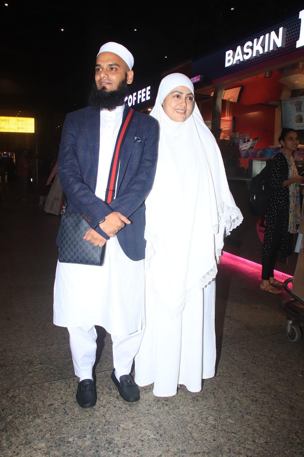  Sana Khan was spotted at the airport, accompanied by her husband. 