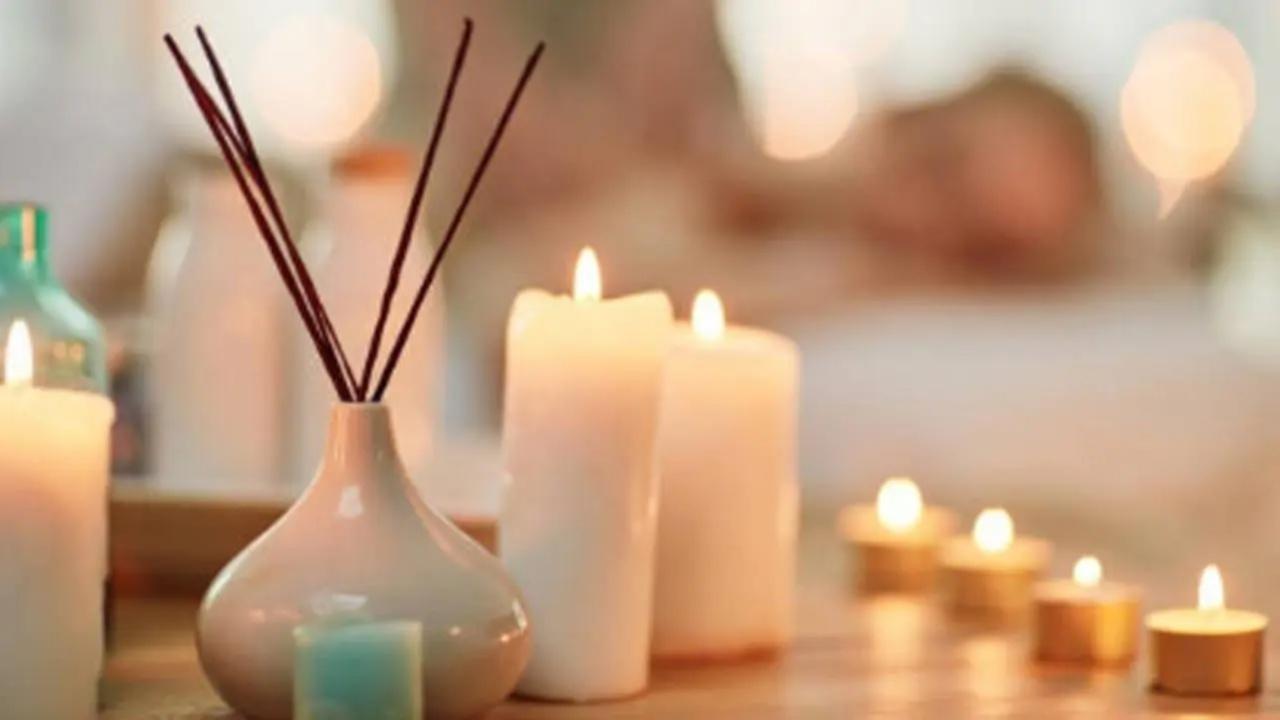 Burning candles, fumes may be harmful for people with mild asthma: Study