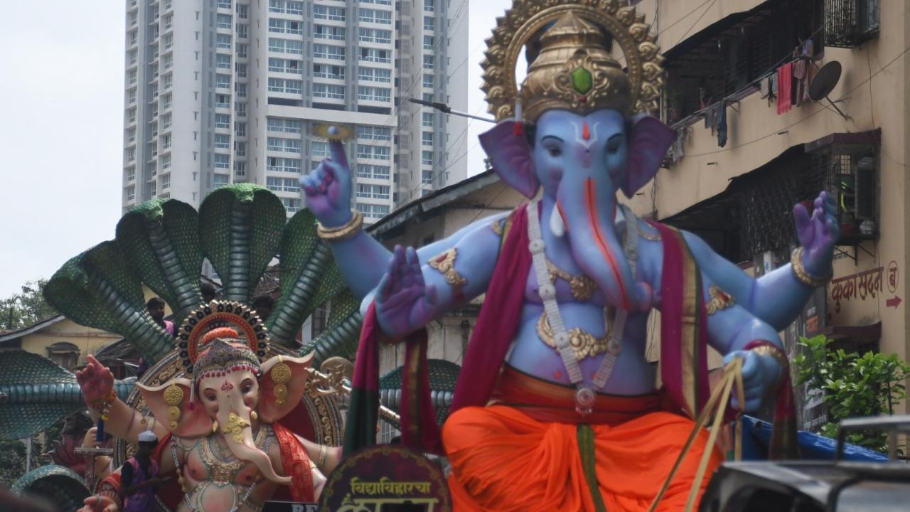 During the 10-day Ganpati festival, devotees engage in various religious activities (Pic/Ashish Raje)