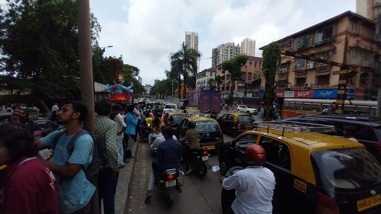 Devotees gather at Parel as they carry Lord Ganesha idol during a procession ahead of the Ganeshotsav in Mumbai (Pic/Ashish Raje)