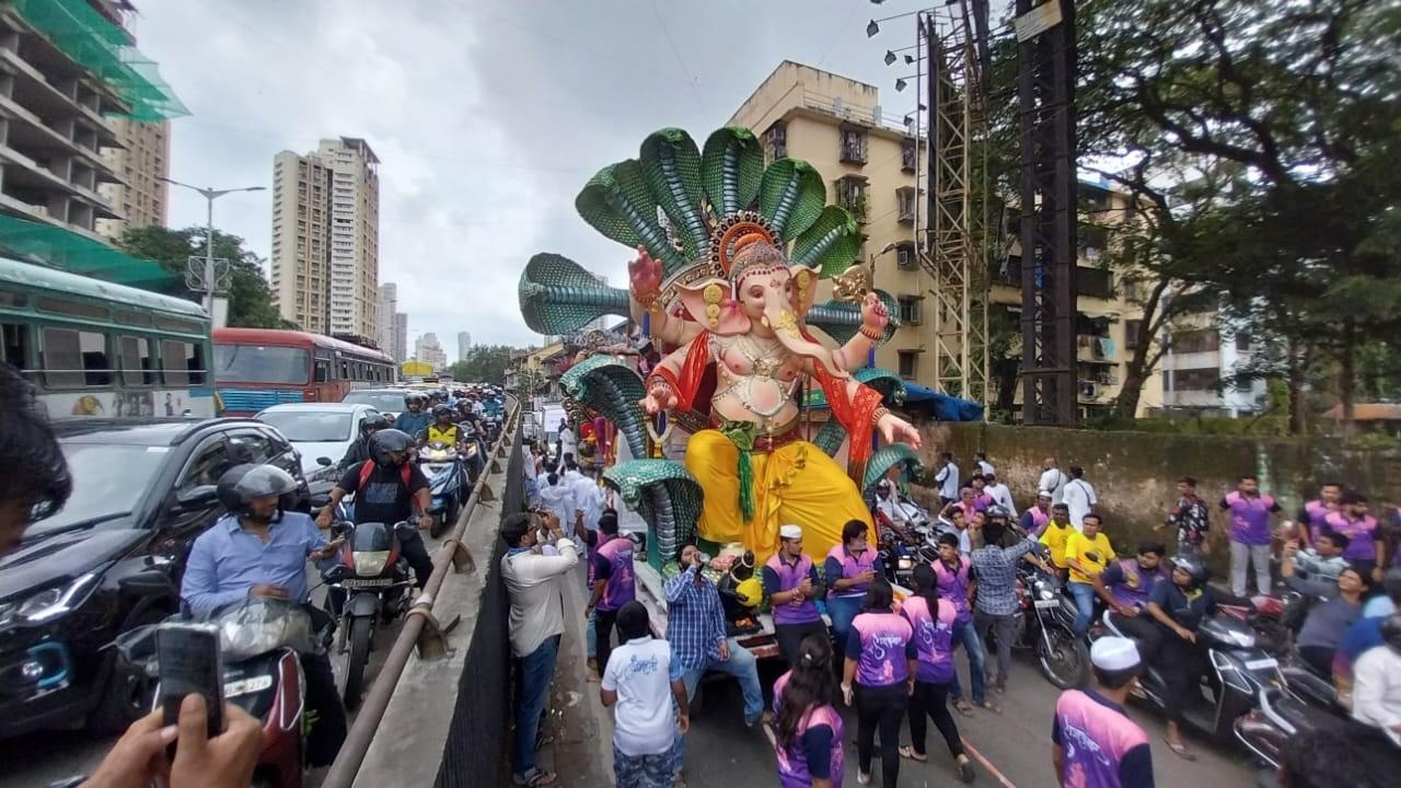 Devotees carry Lord Ganesha idol in Parel ahead of the 10-day Ganeshotsav festival which begins on September 19, 2023 (Pic/Ashish Raje)