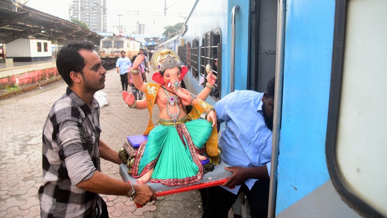 On Sunday, the idols of elephant headed Hindu god Ganesha is carried inside a passenger train from Mumbai Central (Pic/Shadab Khan)