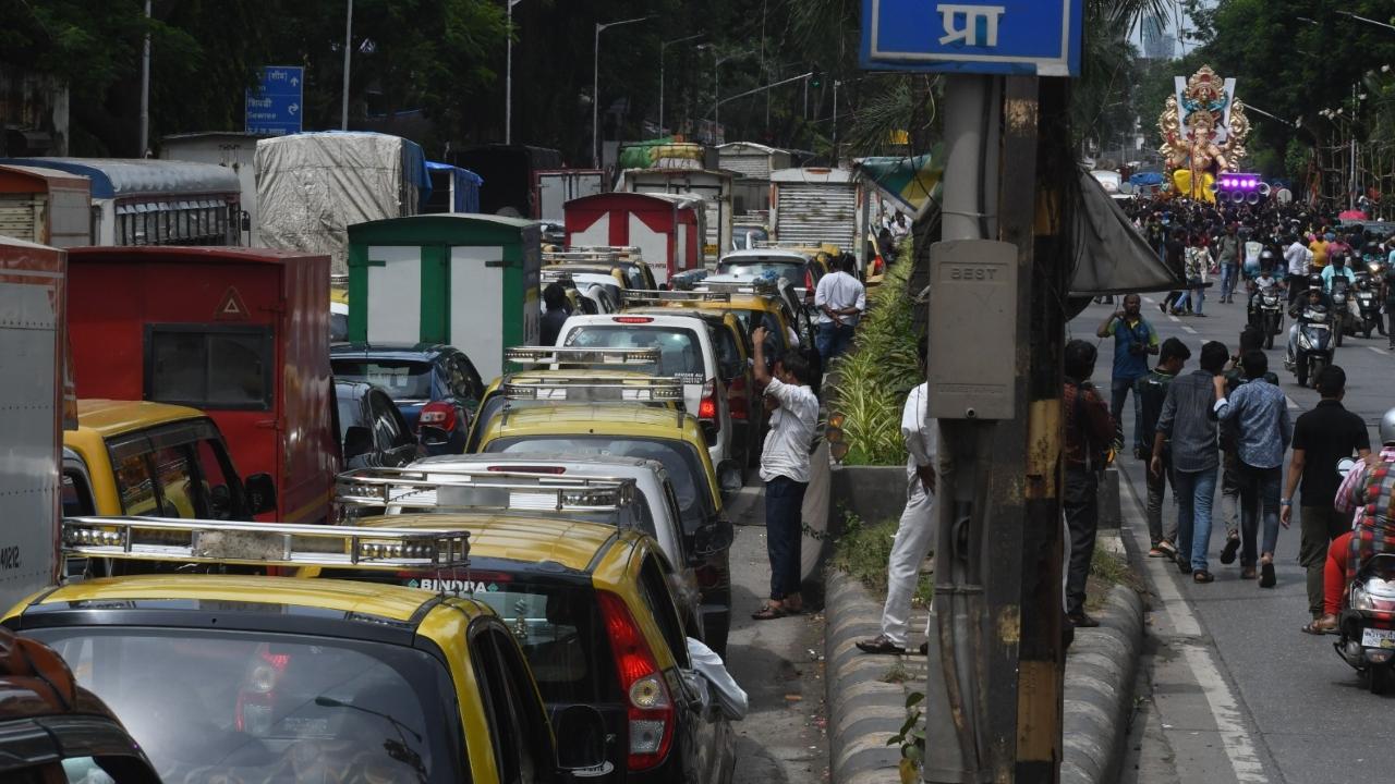 Traffic jam in Mumbai due to procession of various mandal's Lord Ganesha idols at Parel ahead of the 10-day festival, which begins on September 19 (Pic/Ashish Raje)