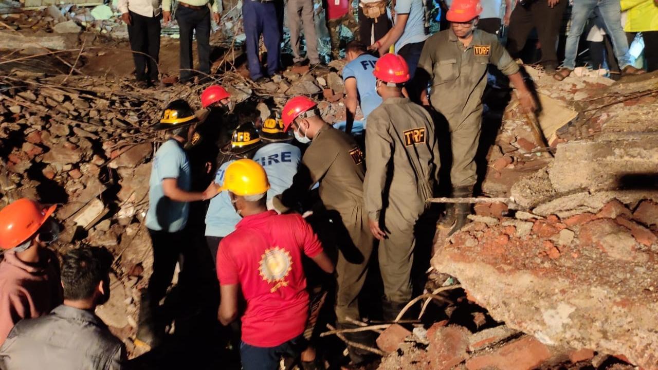 One dead, two others feared trapped as 4-storey building collapses at Dombivli