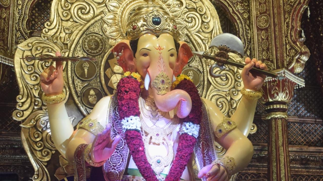 This year, the mandal will be celebrating 90th year of Lalbaugcha Raja Sarvajanik Ganeshotsav Mandal