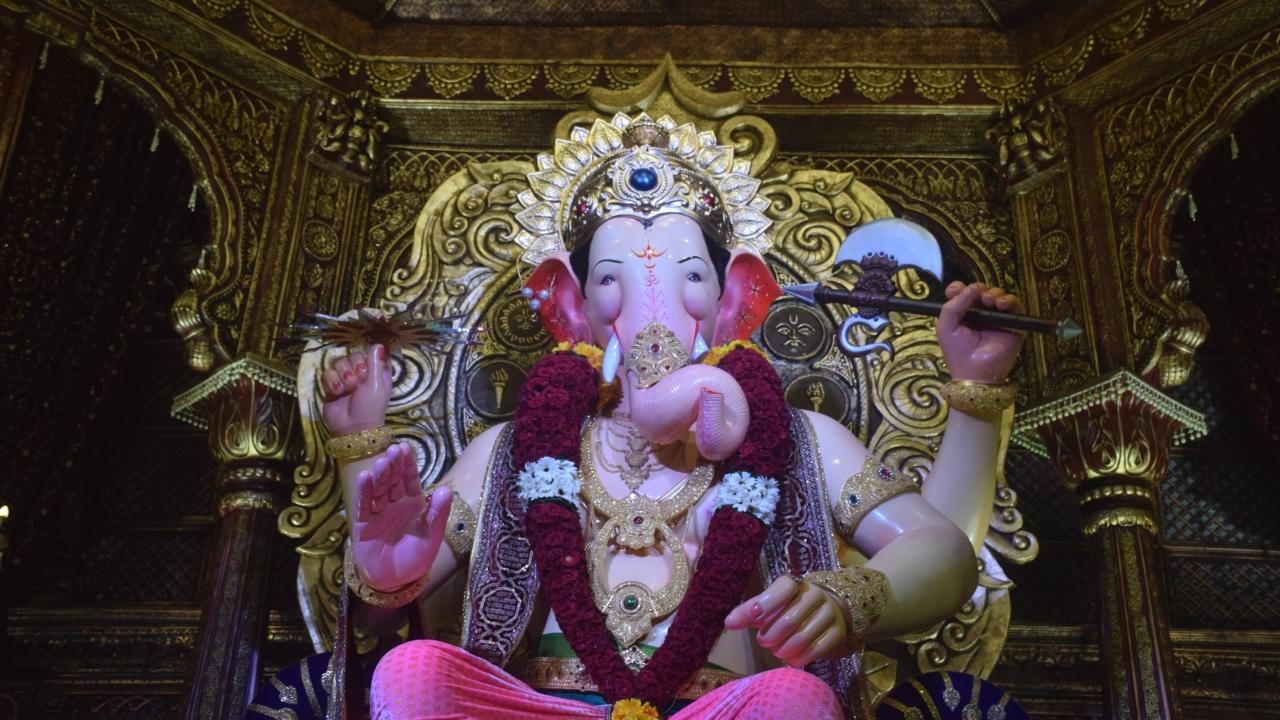 Every year, lakhs of devotees throng the Lalbaug to offer prayers to the Lalbaugcha Raja idol dueing the 10-day festival