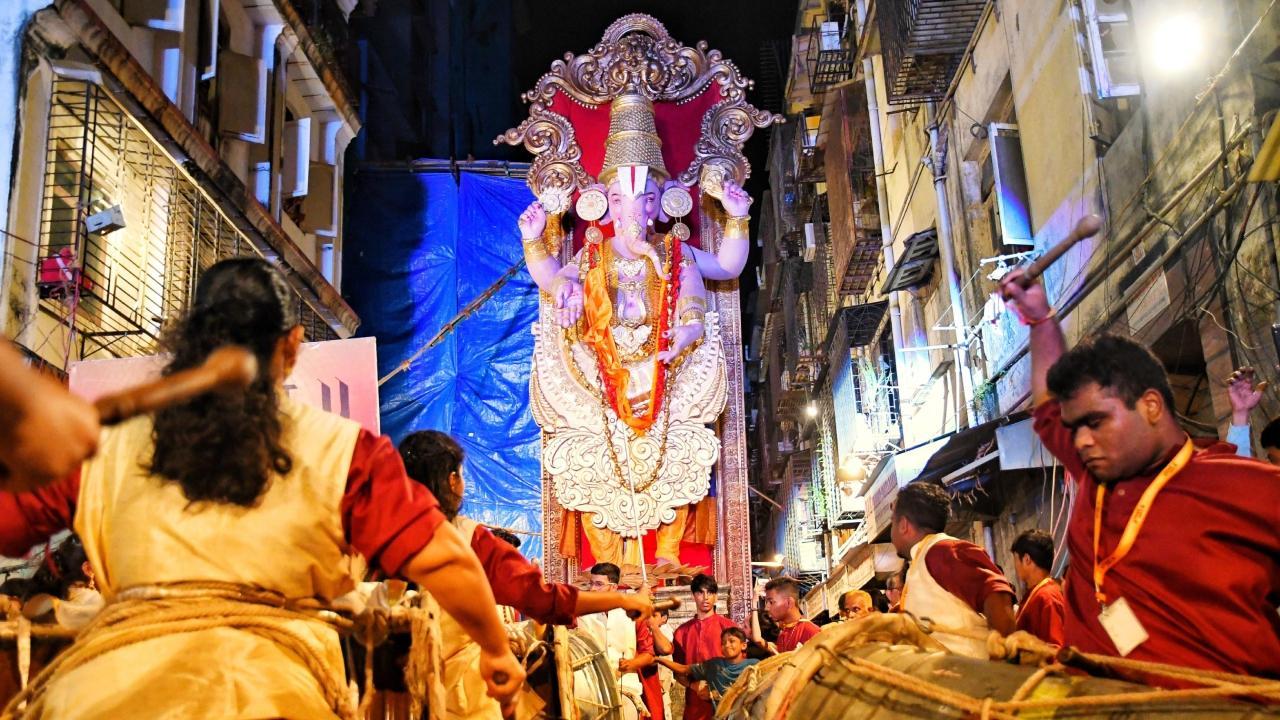 Ganeshotsav 2023: Khetwadi residents welcome Ganesha idol in Lord Balaji form