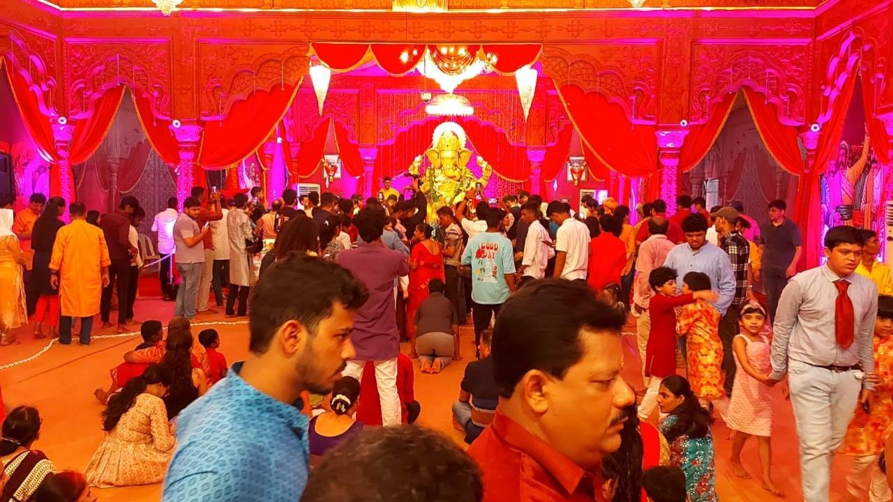 IN PHOTOS: Devotees in Mumbai throng famous Ganpati pandals