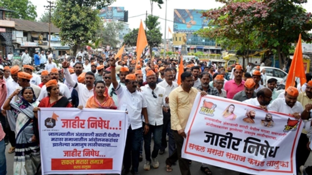 Maratha Kranti Morcha members stage a protest against Jalna administration over lathicharge on protestors demanding Maratha reservation, in Karad