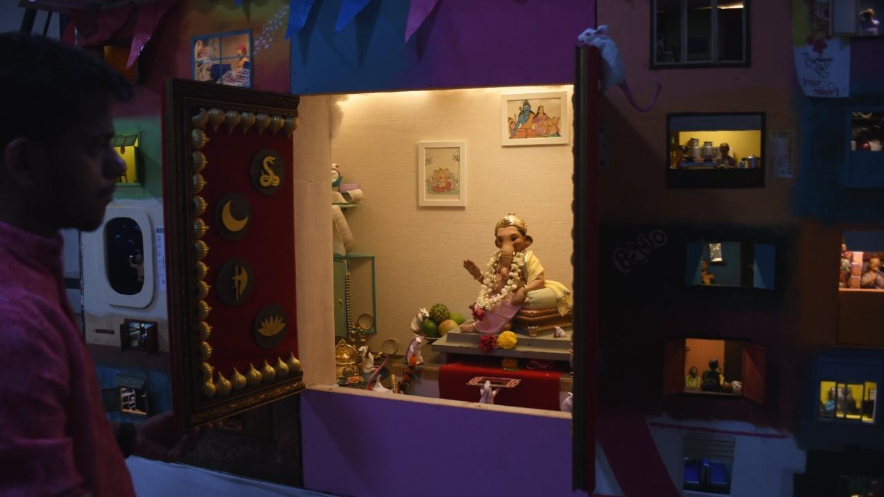 Many devotees visit Parag Sawant's house during the festival season to see the attractive art decor
