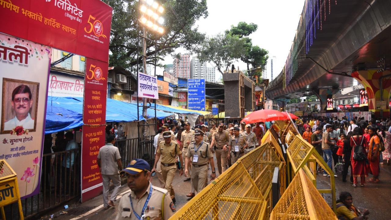 A senior officer of Mumbai Police visited Lalbaugcha Raja pandal to check security as Union Home Minister Amit Shah will be visiting the pandal in Mumbai on Saturday