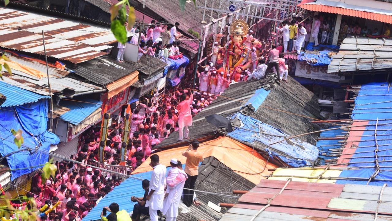 Lalbaugcha Raja received an overwhelming amount of donations during the 10-day Ganeshotsav (Pic/Shadab Khan)