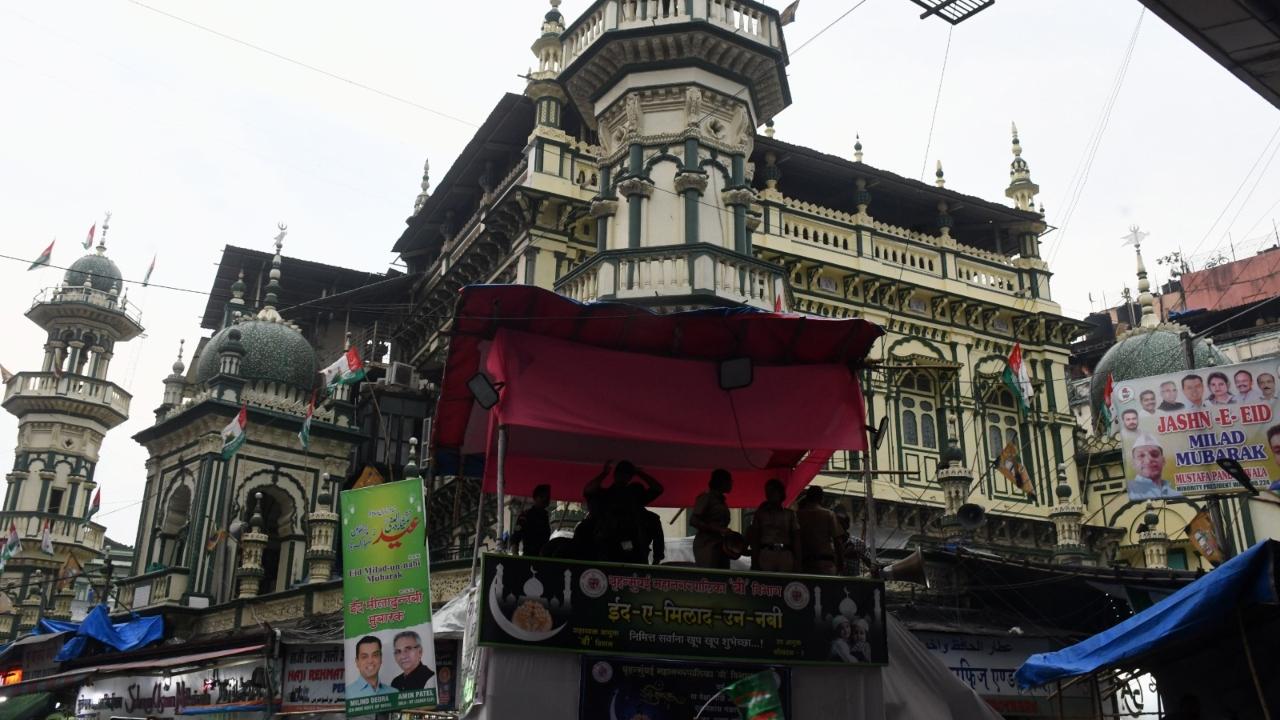 Security personnel are deployed outside Minara Masjid on Mohammad Ali Road to ensure safety during the procession of Eid-e-Milad-un-Nabi