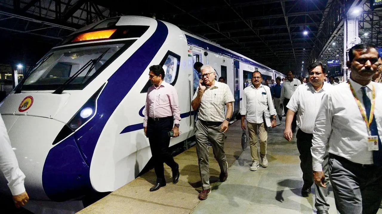 Prior to the official launch, the Railways conducted several dry runs, gradually improving the cleaning time from an initial 28 minutes to 18 minutes. The process is now streamlined to an impressive 14 minutes