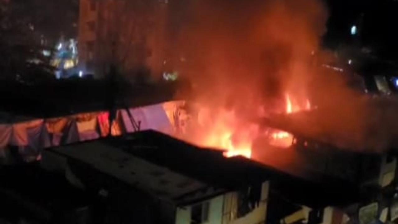 Mumbai: Fire breaks out at Kurla slum; no casualties