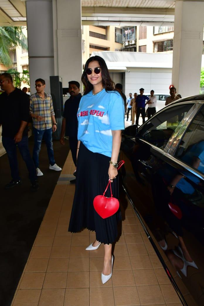 Sonam looked like the epitome of casual glam in a pleated skirt and blue t-shirt