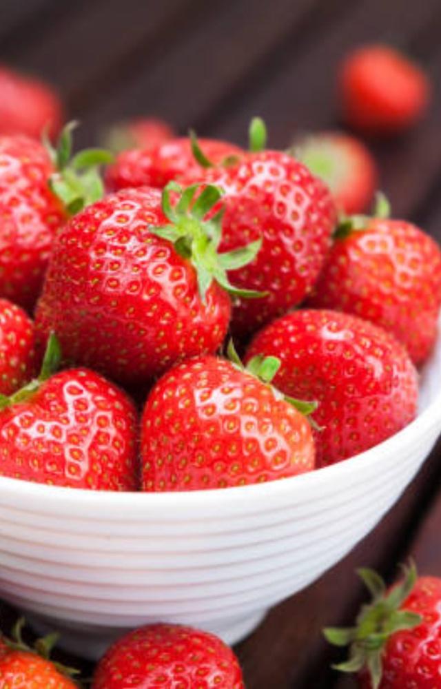 Include blackberries, strawberries, blueberries and raspberries into your diet to achieve a radiant glow, keep the skin firm and improve its elasticity
