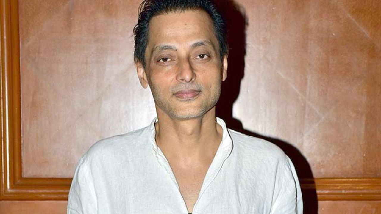 Why are netizens questioning Sujoy Ghosh's 'aukat' to release Jaane Jaan?