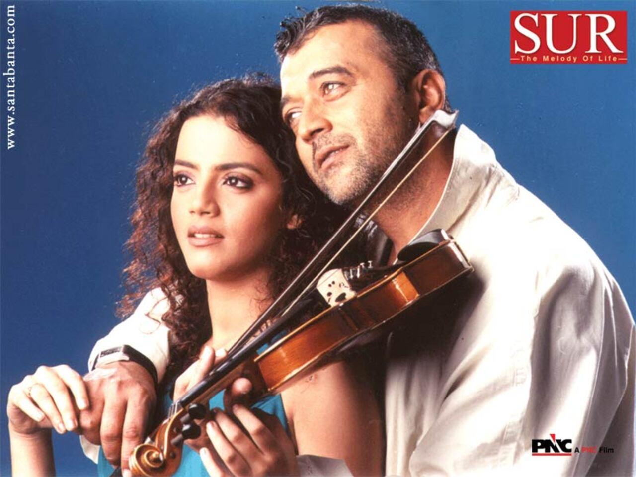 The song reflects the pain of separation and the hope of reuniting with someone special. The melody, coupled with Lucky Ali's heartfelt rendition, makes Aa Bhi Ja a timeless classic