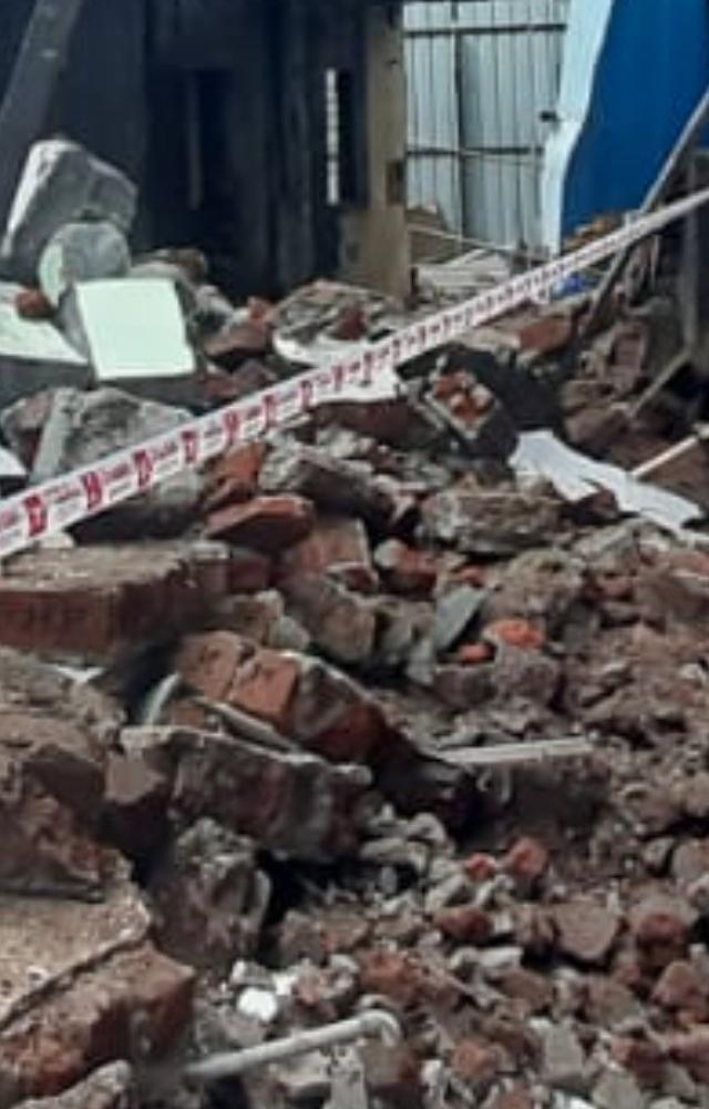 Building partly collapses in Thane
