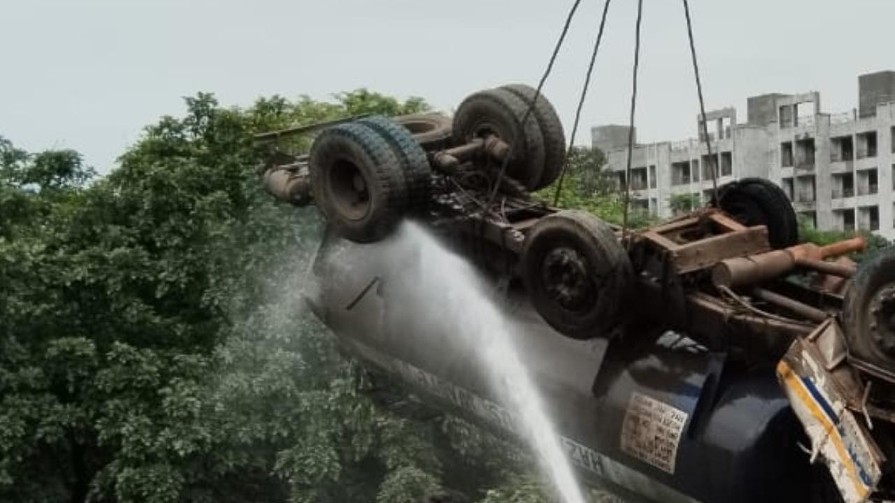 The nullah, where the incident occurred, flows on the outskirts of Thane city and leads to the Mumbra creek. In the accident the tanker driver suffered injuries and was hospitalised, an official said