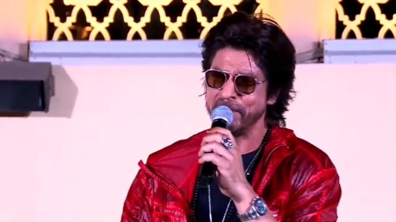 Shah Rukh Khan delivers viral dialogue 'Bete ko haath lagane se pehle...' from Jawan at Burj Khalifa, watch