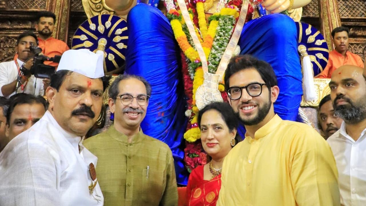 Mumbai: Uddhav Thackeray with family visits Lalbaugcha Raja on Ganesh Chaturthi