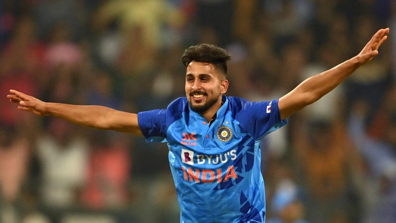 Umran Malik, a fruit seller's child from Kashmir once told his father that he bowls at a speed of 140 kmph, but his father didn't take him seriously. Afterwards when he got a call for India in 2022 that's when his father realised that even his son can match the speed of international bowlers