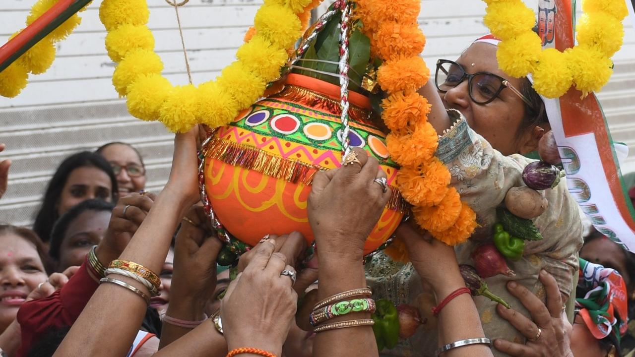 Varsha Gaikwad had said that in order to galvanise the party workers, the district units will have to conduct workshops during the weekends and added that she will visit all the 227 wards